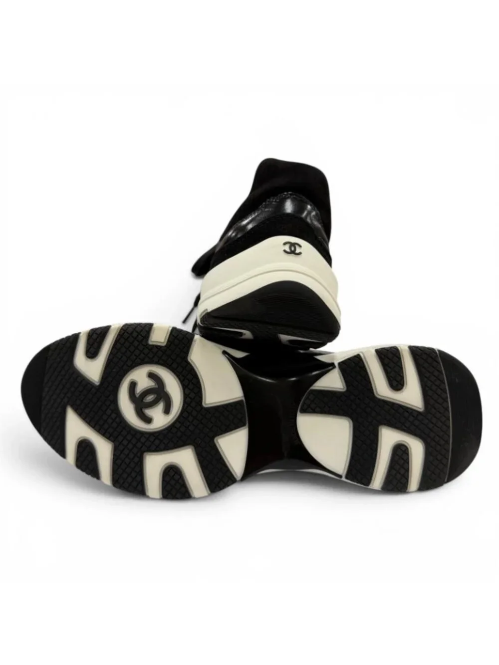 Chanel CC Logo Lace-up Leather Low-Top Sneakers Black